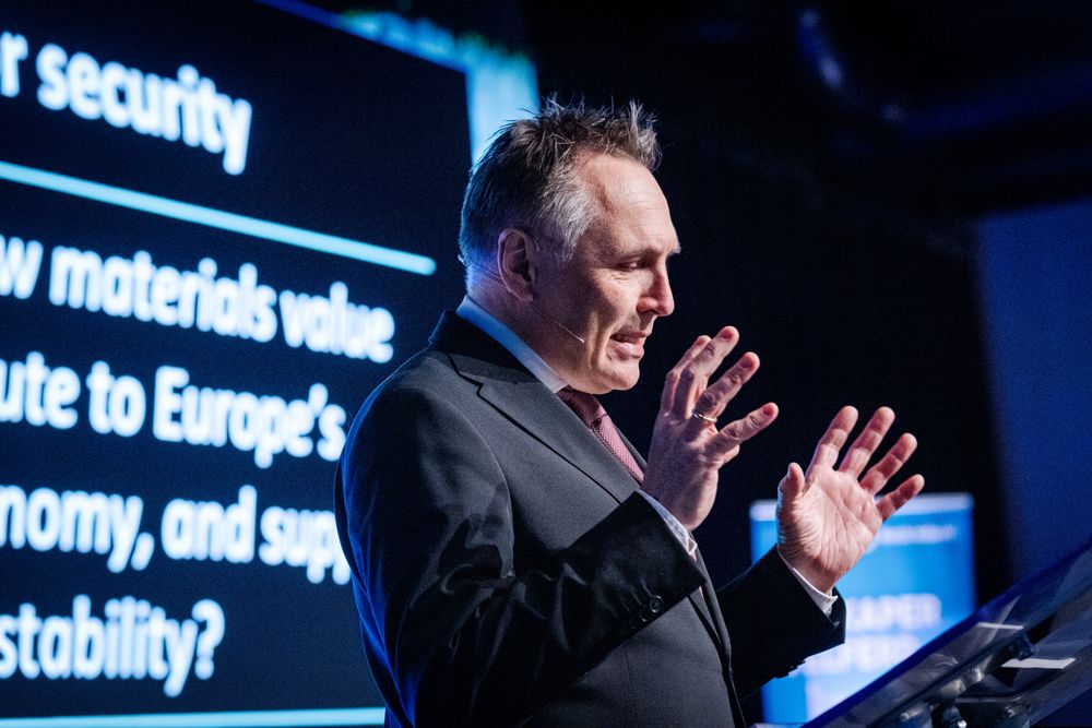 Forsvarsminster Tore o. Sandvik er bekymret for vestens avhengighet av Kina for kritiske metaller. På mineralindustridagene sammenlignet han situasjonen med Romerrikets ønske om å kontrollere kornavlingene i Egypt.