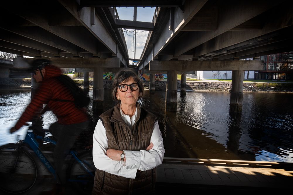 Bærum-ordfører Lisbeth Hammer Krog mener regjeringen ikke tar sårbarheten på E18 i vestkorridoren på alvor. Hun etterlyser tydeligere prioriteringer.