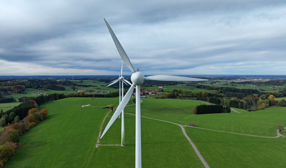 Vindturbiner bør stanses når det er regnsky på vei, mener dansk forsker.