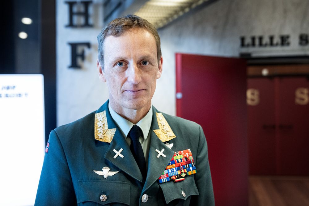 Forsvarssjef Eirik Kristoffersen er tilfreds med avgjørelsen om å droppe egne langtrekkende droner i Norge. 