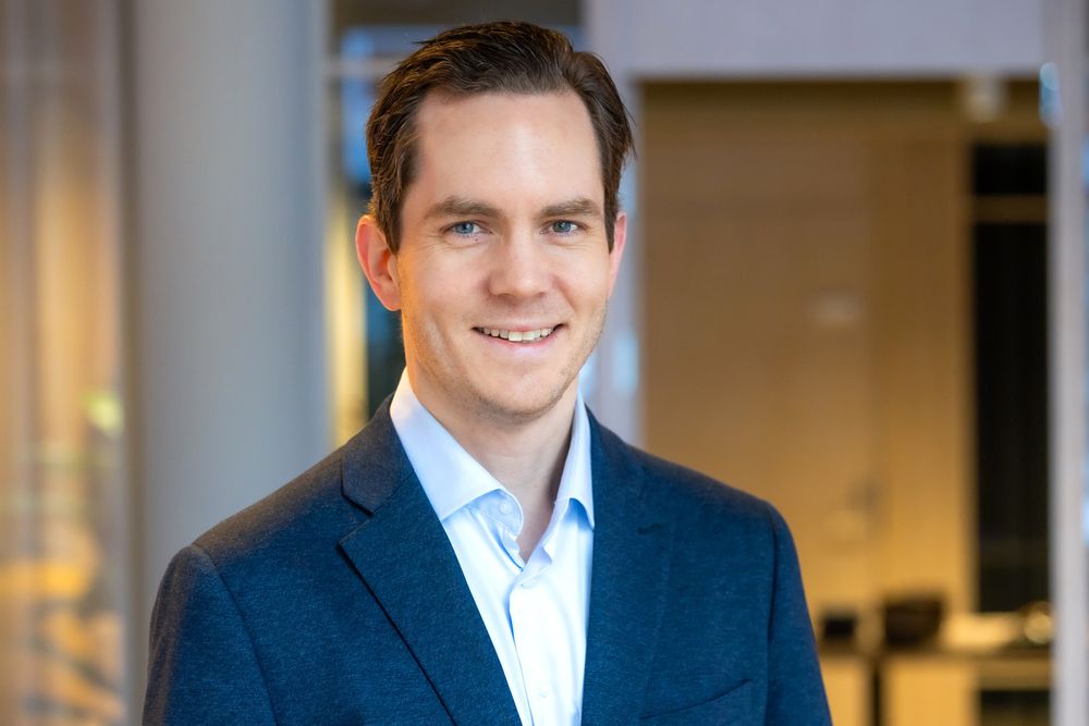 – Risiko oppstår i samspillet mellom algoritmer, mennesker, data og omgivelser, ikke i KI-modellen alene, skriver Christian Agrell i DNV.