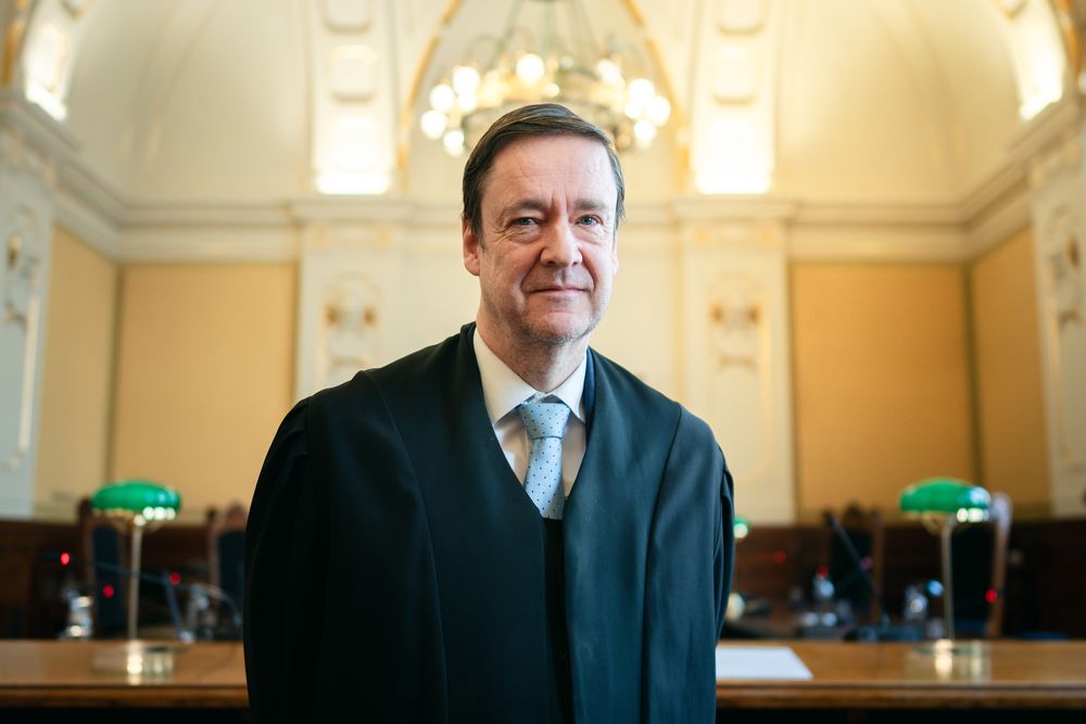 Advokat John Christian Elden forsvarer den siktede avdelingsdirektøren i Forsvarsmateriell.