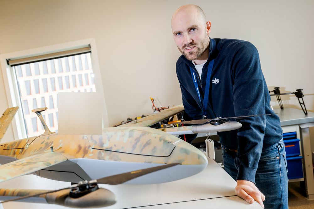 Six Robotics-gründer Christian Fredrik Eggesbø har fått flere droneavtaler med sin tidligere arbeidsgiver FFI, uten at de har vært lagt ut på anbud.