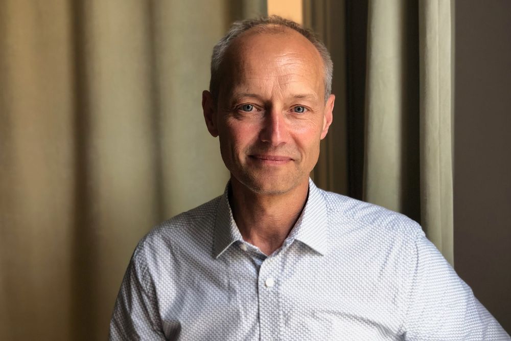 Administrerende direktør Henrik Gavelli forteller at KI og digital suverenitet nå er områdene som sterkest preger virksomheten til Redpill Linpro.