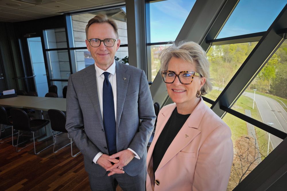 Finansdirektør Torbjørn Wist og konsernsjef Benedicte Fasmer i Telenor presenterte resultatene for første kvartal tirsdag.
