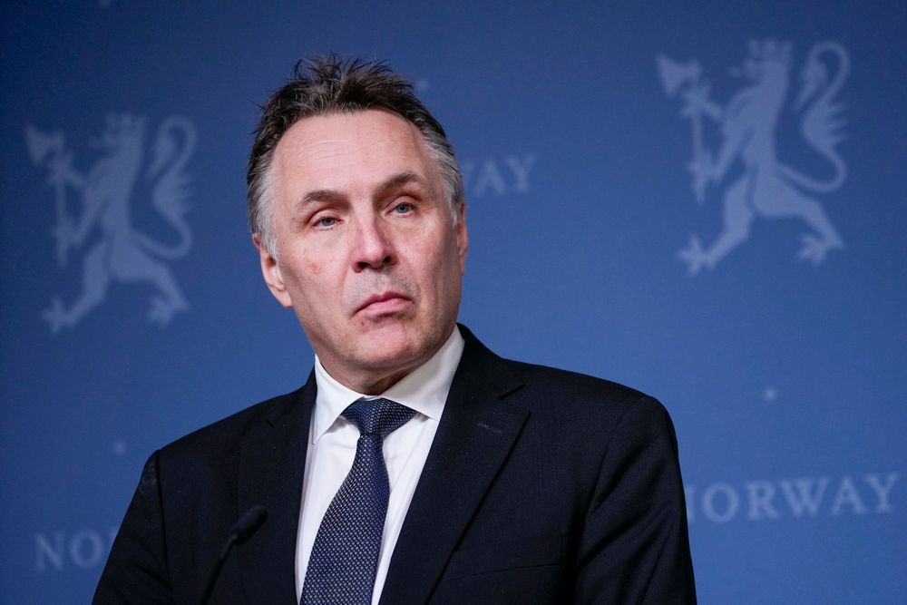 Forsvarsminister Tore O. Sandvik (Ap) kan få mye å svare for når han grilles i Stortingets spørretime onsdag.