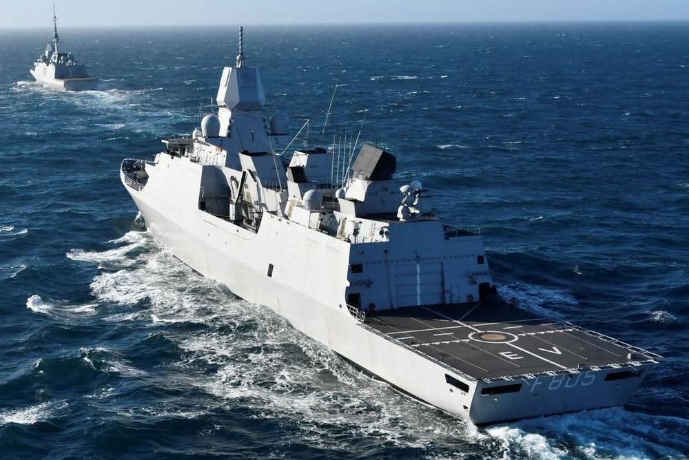 En nederlandsk avis kunne enkelt spore seilasen til den nederlandske fregatten Zr.Ms. «Evertsen» under en oppdrag i Middelhavet.