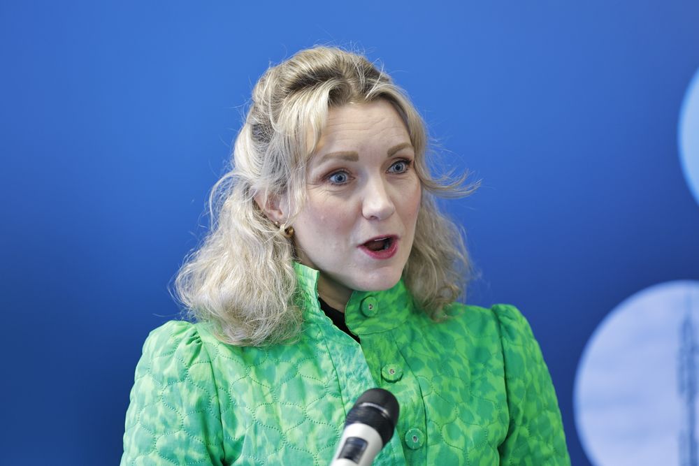 Digitaliserings- og forvaltningsminister Karianne Tung (Ap) sier at BankID vil få god tid på å omstille seg, og ikke vil miste godkjenningen over natten.