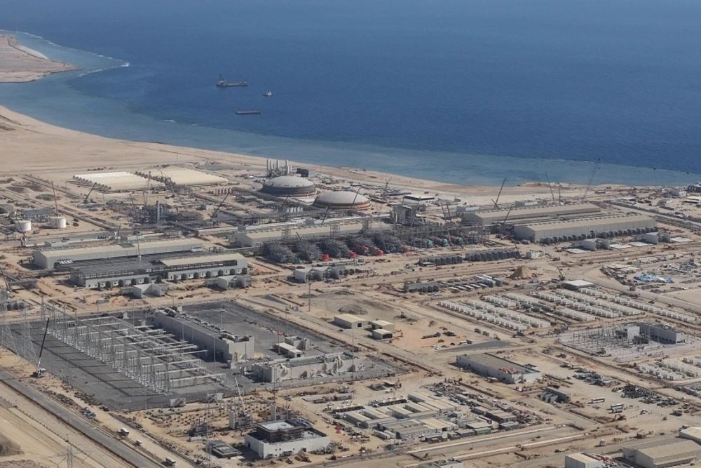 Hydrogenanlegget Neom på 2 GW i Saudi-Arabia er under bygging og skal etter planen produsere 600 tonn grønt hydrogen per dag fra 2027. Strømforsyningen skal blant annet komme fra en solpark på størrelse med Manhattan.