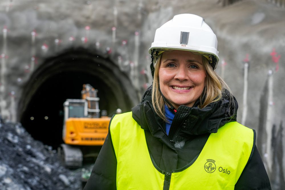 Byråd for miljø og samferdsel i Oslo, Marit Kristine Vea, på byggeplassen til Fornebubanen. Arkivfoto.