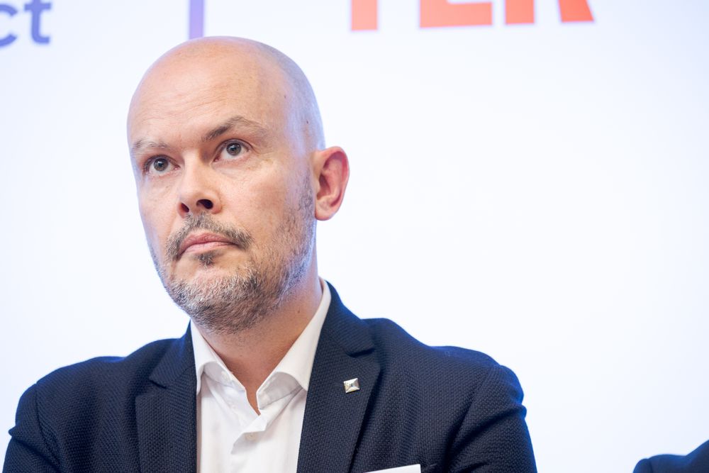 Nkom-direktør John-Eivind Velure benyttet anledningen til å påpeke at både myndigheter og ekom-aktører må gjøre mer, da han la fram tall som viser en kraftig nedgang i mobilinvesteringer de siste årene.