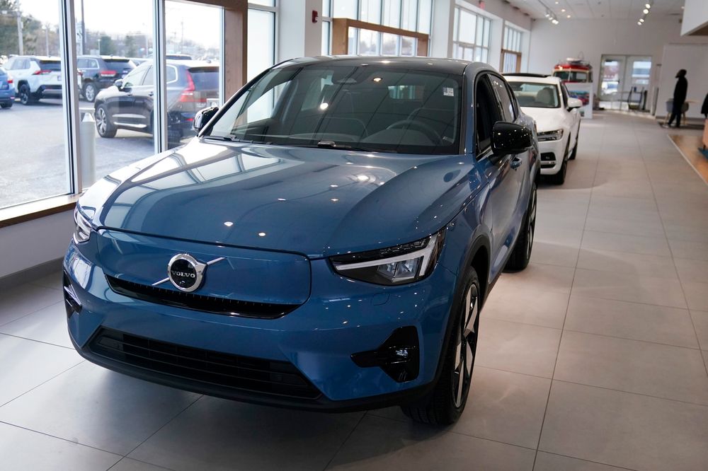 Det var en bil av typen Volvo C40 som akselererte uten at det ble tråkket på gasspedalen. Her bilmodellen utstilt i en bilforretning i USA.