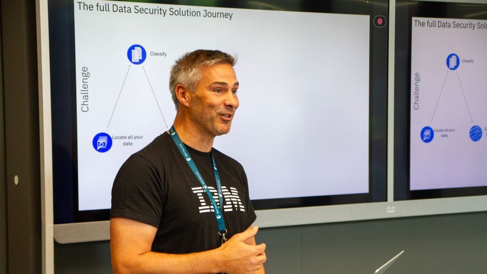 – Du må vite hvor du har dine forskjellige data. Du kan ikke beskytte dem før du vet hvor de er, sier Emmar Hoel, Senior IT Specialist i IBM.