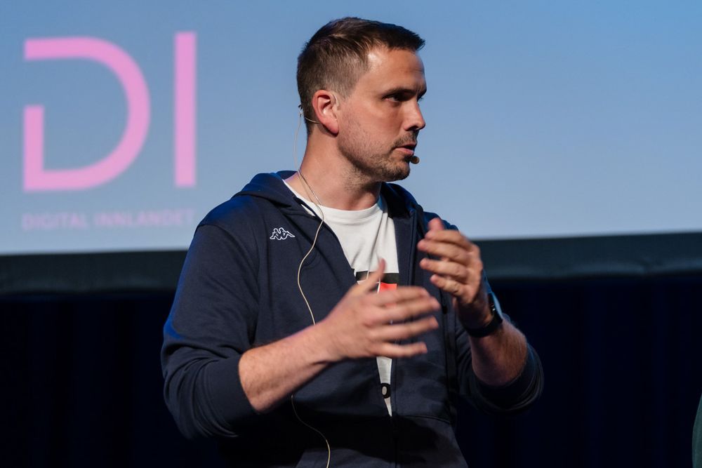 Organisasjoner som etablerer kontrollrammeverk for KI-agenter tidlig, vil ha et betydelig fortrinn fremfor dem som tar tak i det etter at noe har gått galt, skriver Marius Sandbu i Sopra Steria.