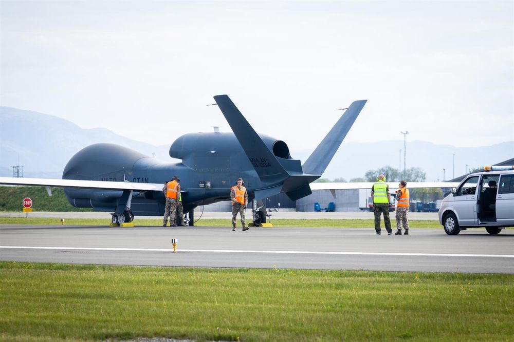 En rekognoseringsdrone av typen RQ-4D Phoenix kom til Ørland flystasjon torsdag denne uken. Til daglig er disse Nato-dronene basert på Sicilia i Italia.