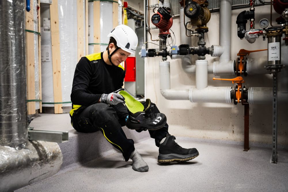Vernesko er hverdagssko for svært mange som jobber i industri- og håndverksyrker. Med riktig skotøy kan både arbeidsbelastningen og helsa spares.