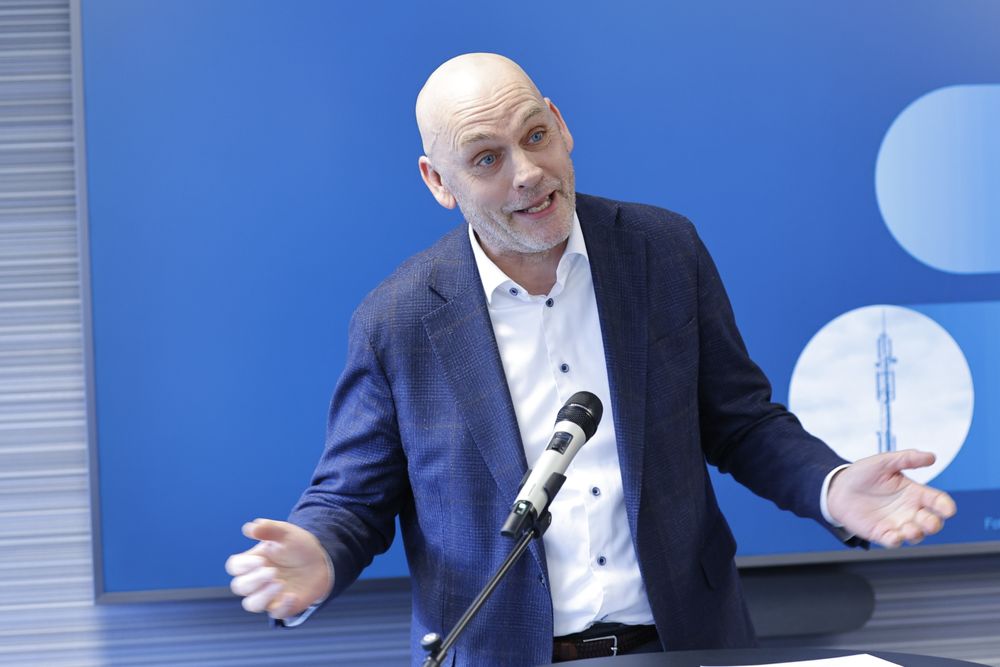 Telia Norge stoppet 44 millioner spoofingangrep i 2025. Selskapets administrerende direktør, Bjørn Ivar Moen, sier de nå har tettet et sikkerhetshull som gjorde det mulig å utnytte en svakhet i Telia-nettet til spoofing.