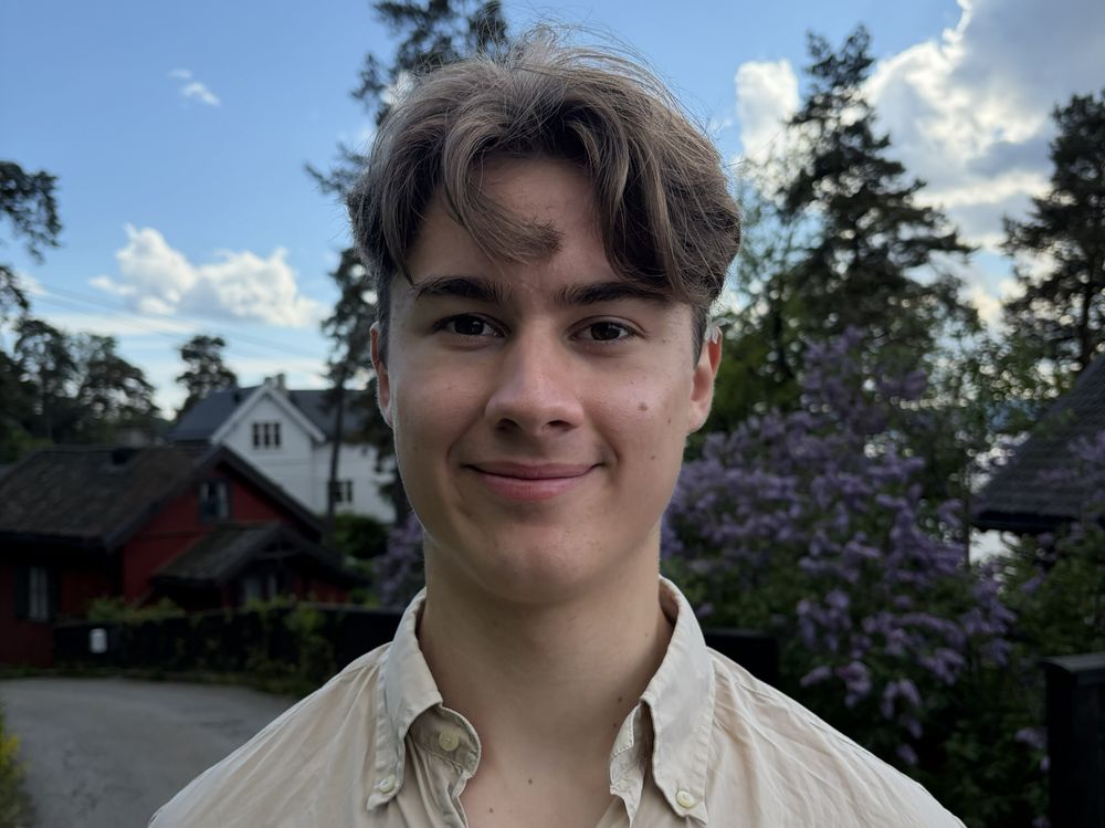 Interessen for teknologi startet med ønsket om å få spill til å kjøre bedre på en eldre PC, forteller Gabriel Andresen.