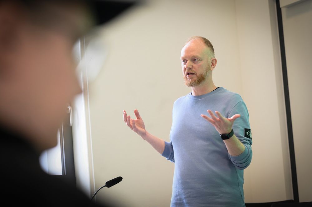 – Jeg tror kunstig intelligens endrer hvilke mennesker samfunnet trenger flere av, skriver teknolog og produktarkitekt Mikael Svenson i Microsoft. Han tror ikke KI først og fremst erstatter mennesker.