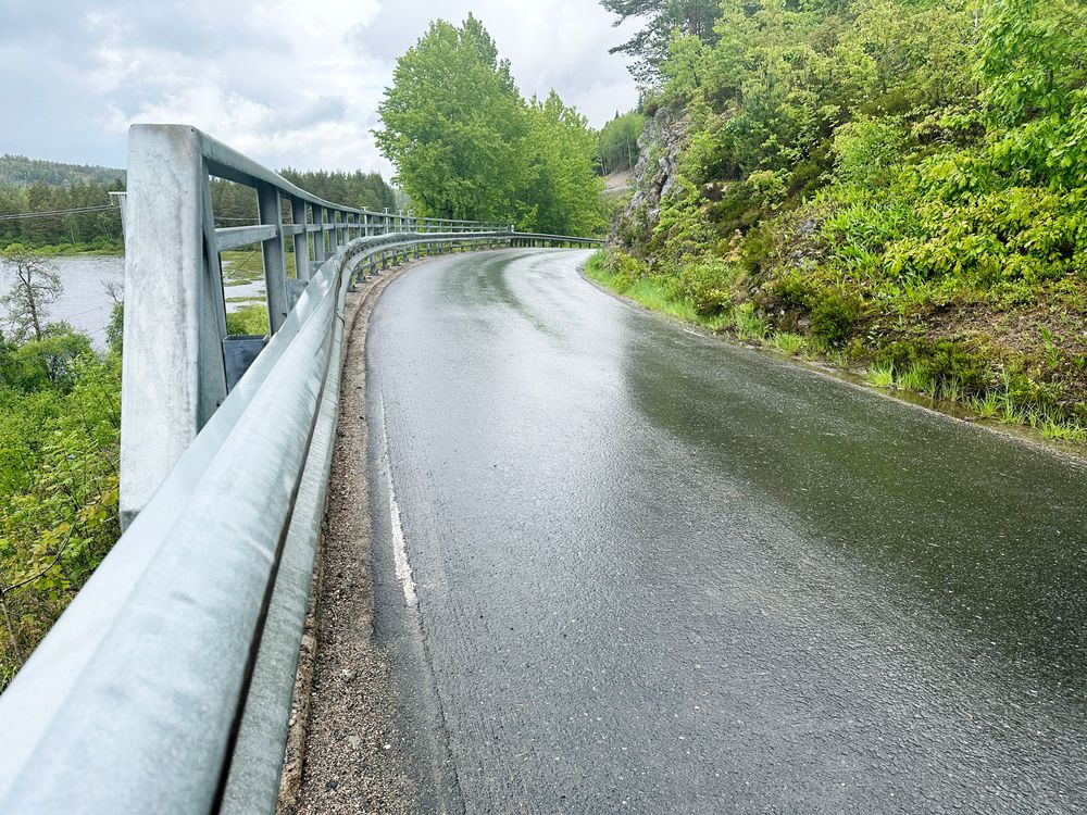En smal og uoversiktlig sving er borte fra riksvei 41.