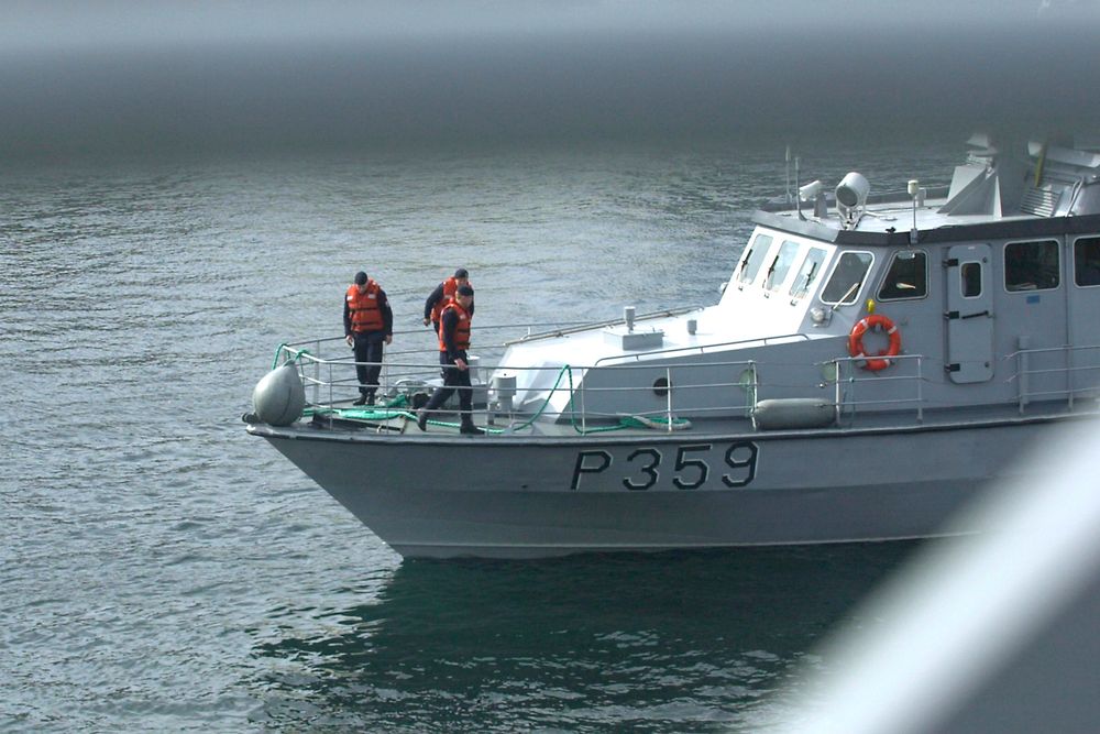 Sjøforsvaret skal ha to nye skolefartøyer for opplæring av kadetter. Bildet viser KNM Vigra, som ble lagt ut for salg i 2012.