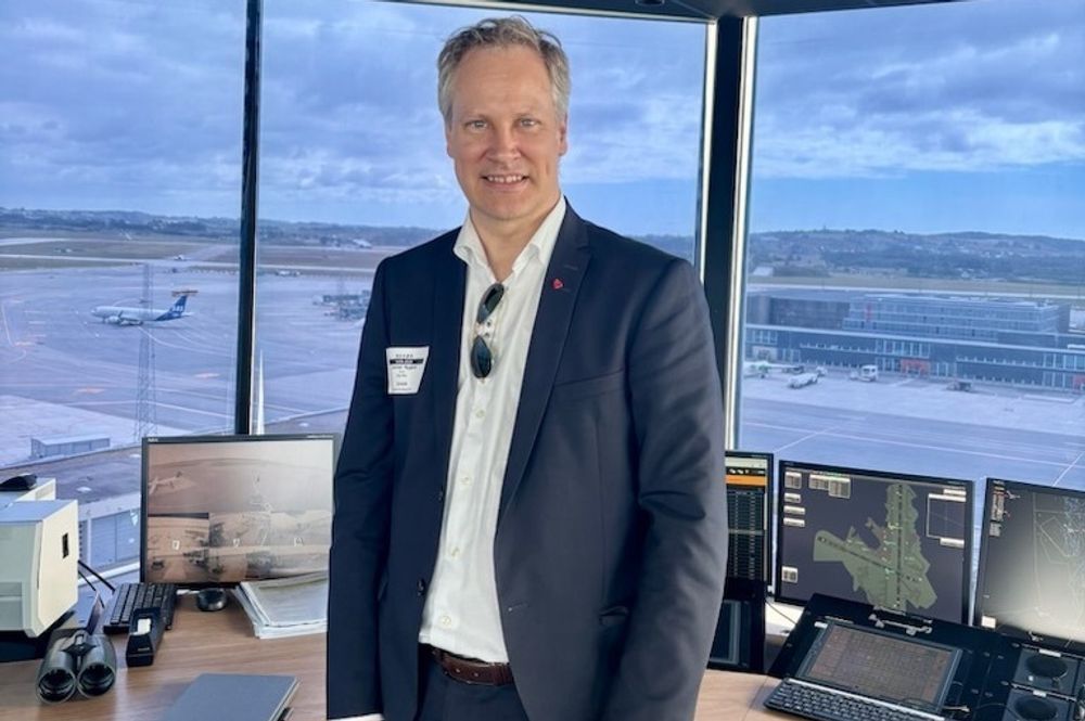 Samferdselsminister Jon-Ivar Nygård besøkte tirsdag flytårnet på Stavanger lufthavn.