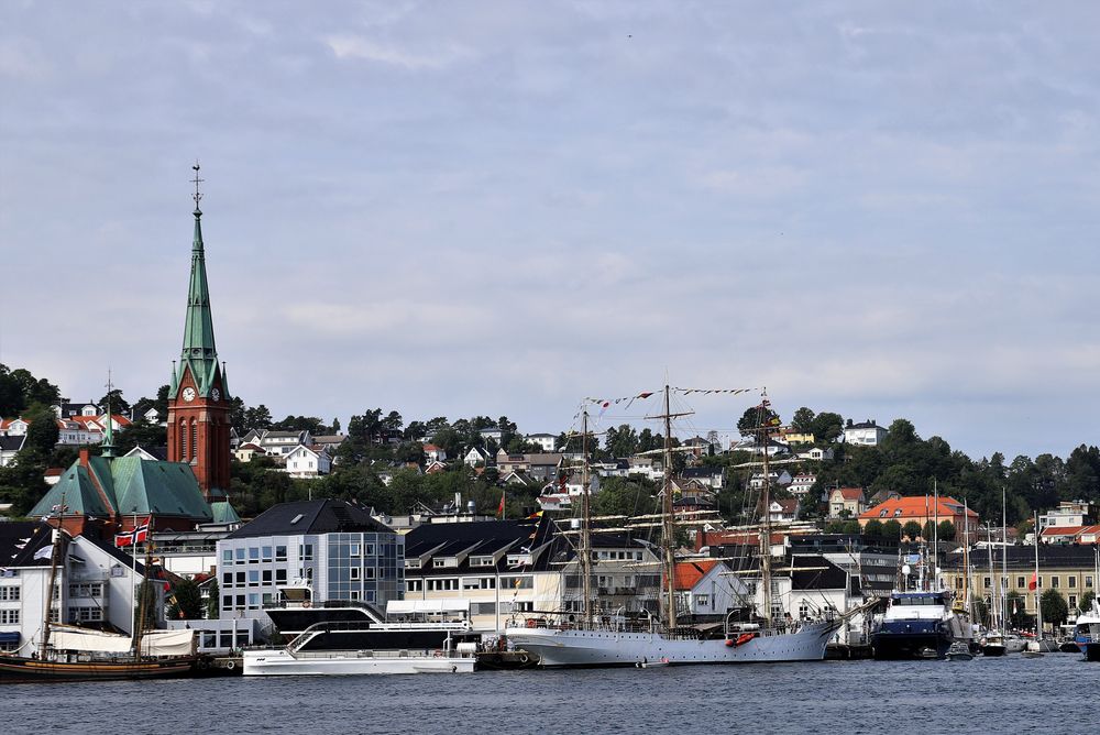 Arendal kommune kan cashe inn et tresifret millionbeløp på salg av tomt til datasenterselskapet Bulk. Den ligger et stykke fra kaikanten i sørlandsbyen.