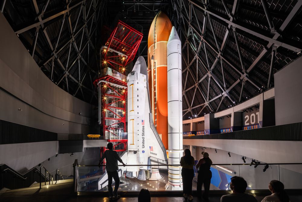 Romfergen Endeavour er nå utstilt i Samuel Oschin Air and Space Center ved California Science Center.