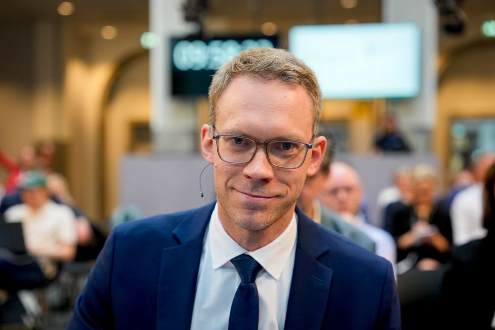  – Digitale forretningsmodeller gjør det mulig for selskaper å skape betydelige inntekter uten fysisk tilstedeværelse. Dette har utfordret det etablerte internasjonale skatterammeverket, mener Eigil Knutsen, som har ledet skattekommisjonen.