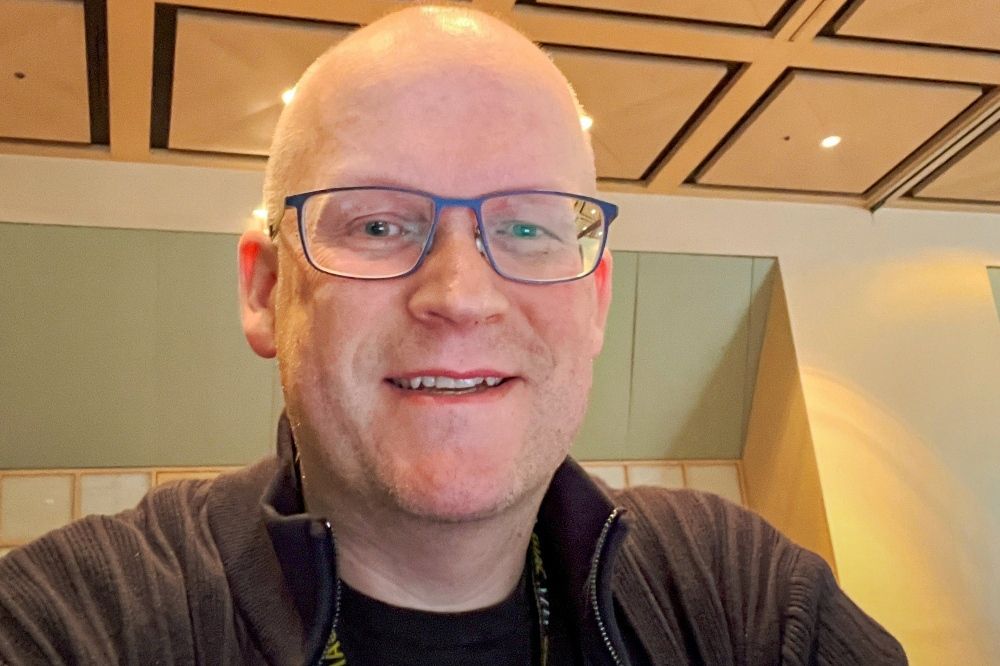 Må vi investere i KI for å styrke cybersikkerheten? Svaret er både ja og nei, mener Tom-Roger Stensberg i Triple-S AS.