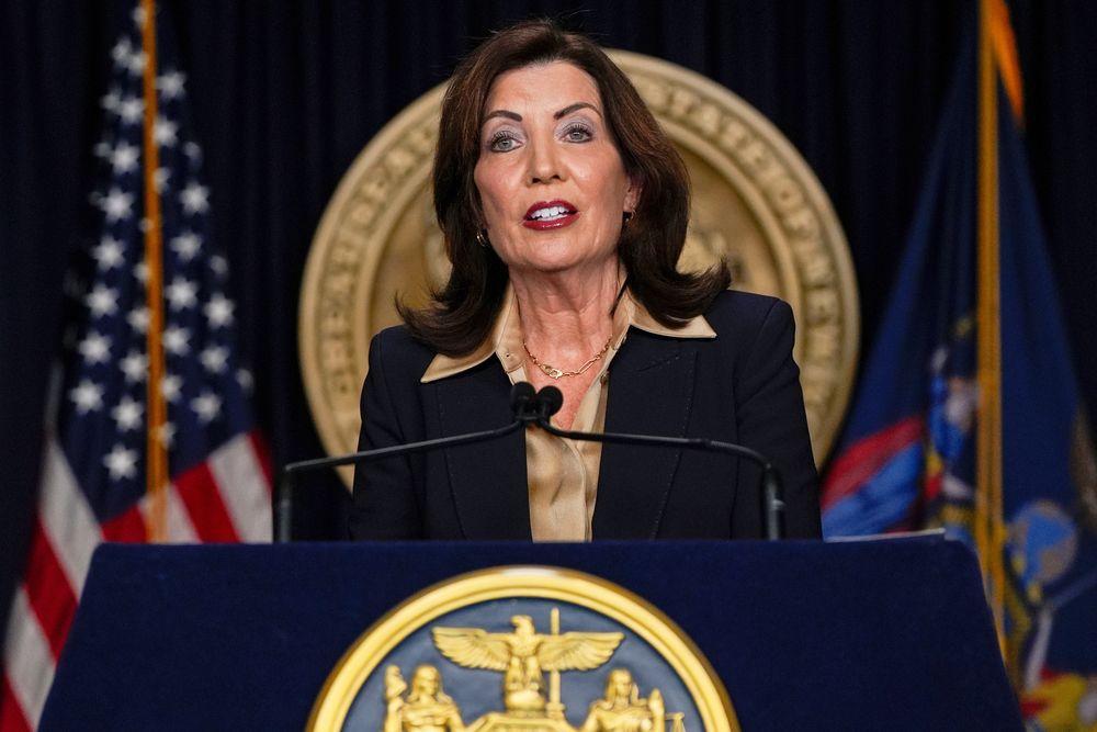 Kathy Hochul er guvernør i den amerikanske delstaten New York. (AP Photo/Julia Demaree Nikhinson)