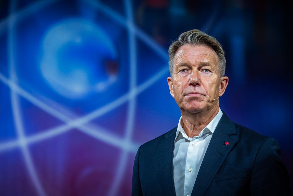 – Der kommunene legger til rette for stort nytt forbruk, må de også vurdere eller legge til rette for noe mer kraftproduksjon i egen kommune, sier energiminister Terje Aasland.