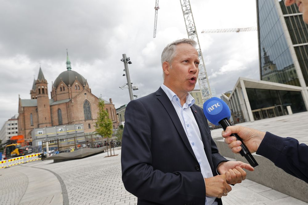 Samferdselsminister Jon-Ivar Nygård innkalte til hastemøte etter en uke med rekordmange forsinkelser. Foto: Arash A. Nejad