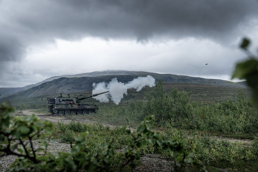 For første gang skytes det med eget K9 artilleriskyts i Halkavarre skytefelt ved Porsangmoen.