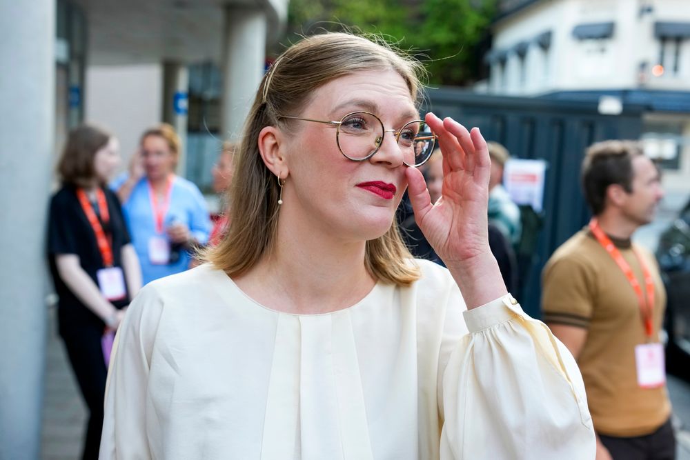 Rødt og partileder Marie Sneve Martinussen vil stramme kraftig inn på byggingen av datasentre her til lands. Her er hun på vei inn til partilederdebatten under Arendalsuka forrige uke.
