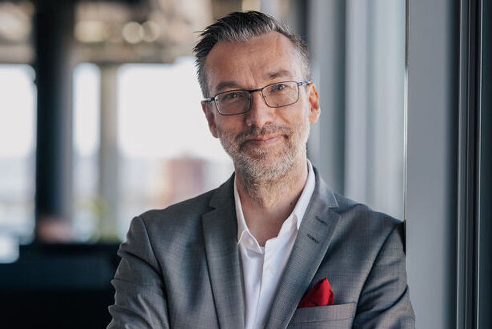 Det mest bekymringsfulle er ikke hvilke bransjer som rammes av KI-bølgen. Det er hvem som rammes, mener Alexander Haneng i Digital Norway.