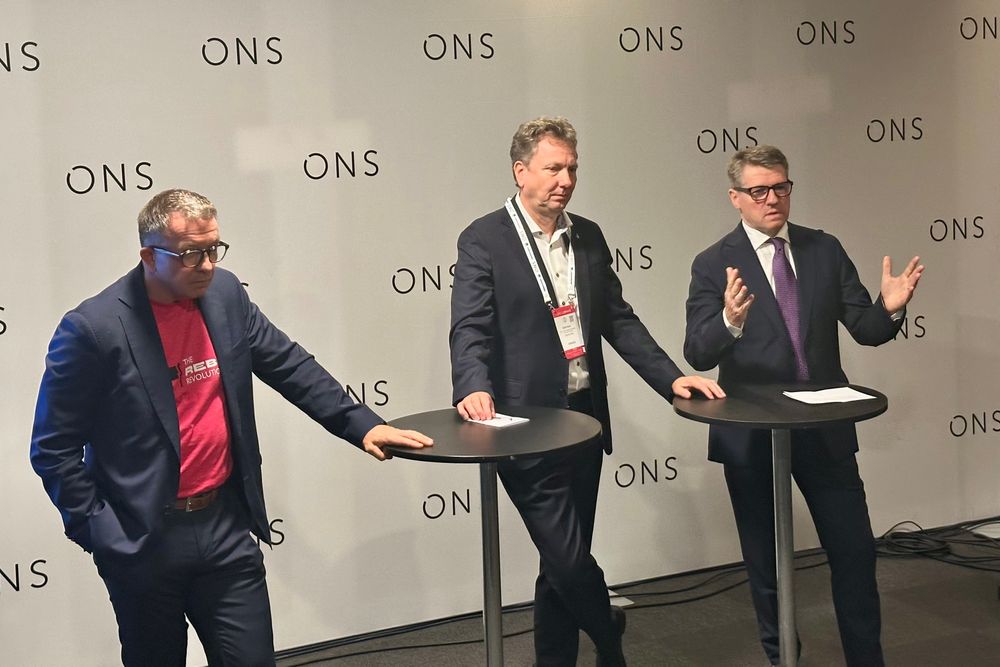 Aker BPs Karl Johnny Hersvik, Equinors Kjetil Hove og Vår Energis  Nick Walker forteller om det nye letesamarbeidet på sokkelen. 
