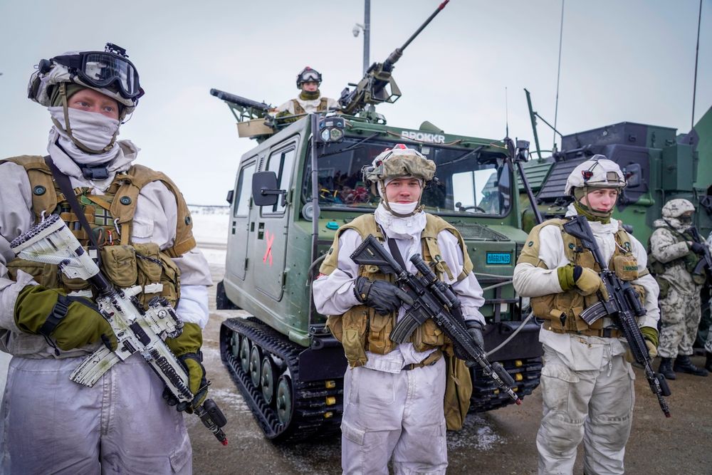 Etter Finland ble en del av NATO ble den norske militærøvelsen Cold Response utvidet til å inkludere finske styrker. Over 20 000 norske og allierte soldater fra 13 land skal trene sammen på å forsvare Norden.