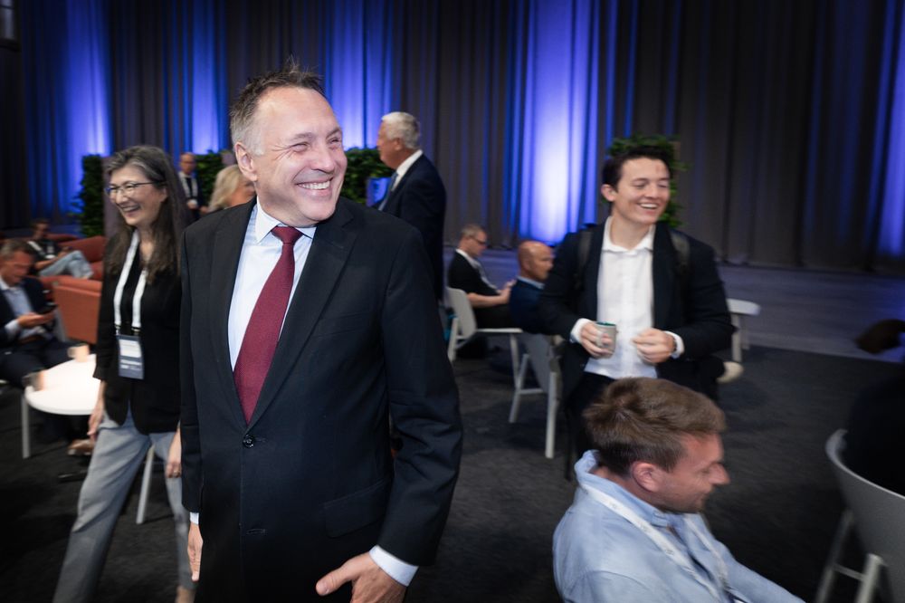 Forsvarsminister Tore O. Sandvik på forsvarsmessa FSI på Lillestrøm.