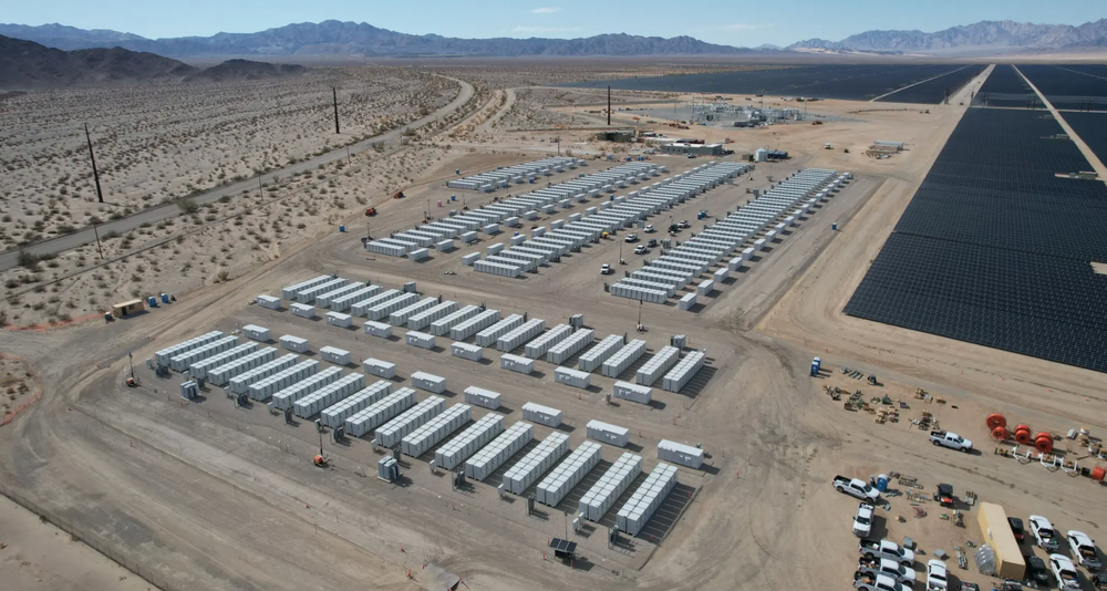 Nå forbyr USAs president Donalt Trump utenlandsk elektrisk utstyr i det amerikanske strømnettet. Bildet er fra Desert Sunlight Solar Farm i California.