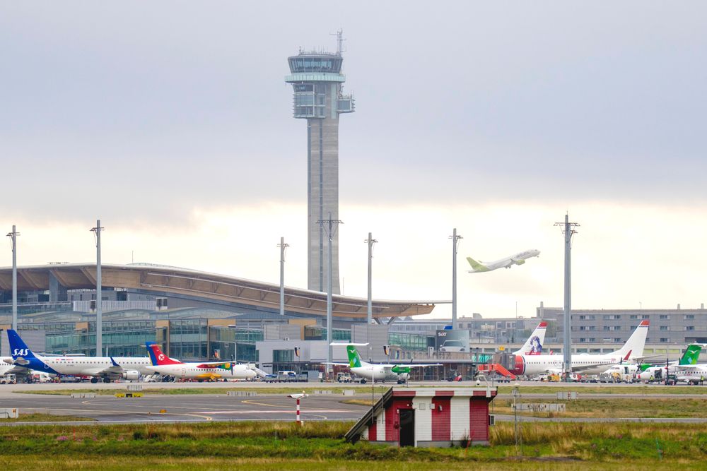 Det kan bli ekstra mange passasjerer på Oslo lufthavn Gardermoen i dagene rundt kong Haralds gravferd.