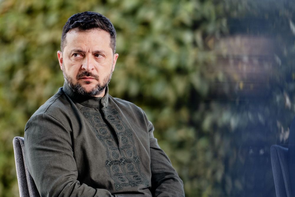 – Et dronefylt luftrom egner seg ikke for sivil luftfart, sier Ukrainas president Volodymyr Zelenskyj.
