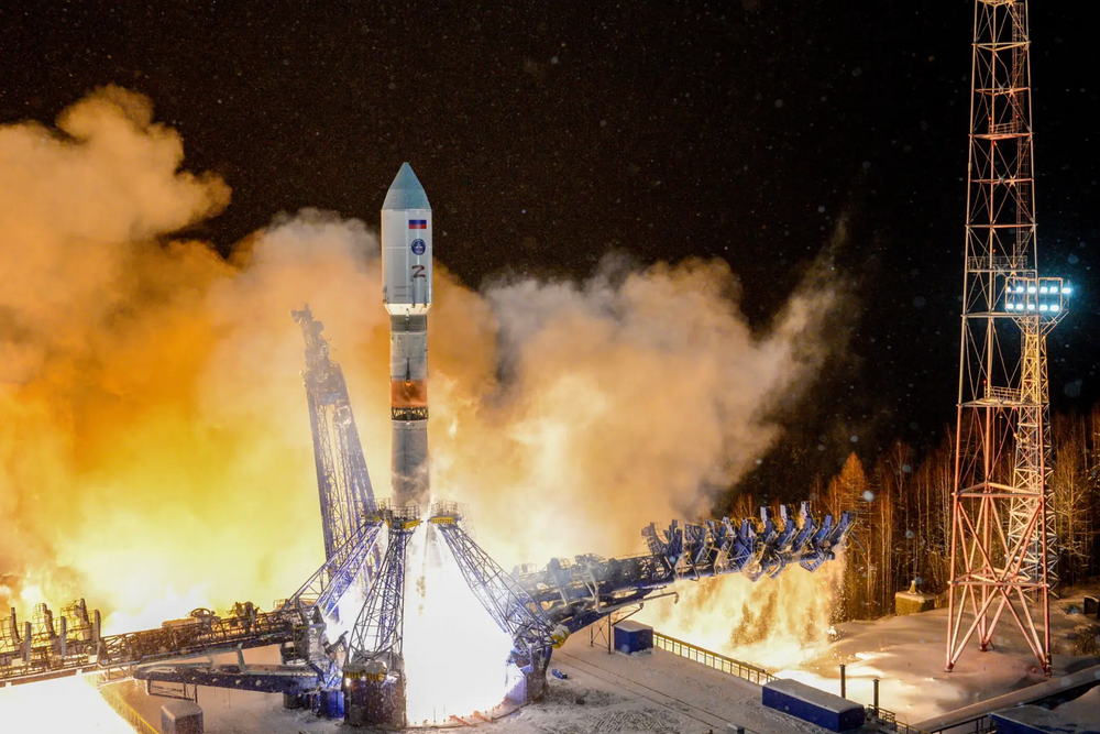 En Sojuz-2.1b skytes opp fra kosmodromen Plesetsk i Nord-Russland i februar 2026. I mars og juli ble laster med Rassvet-satellitter skutt opp herfra, men de fleste av dem har ikke nådd banen sin, ifølge data fra satellittsporingstjenesten N2YO.