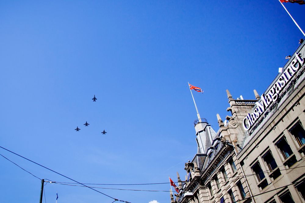 Luftforsvaret hedret motstandsmannen Gunnar «Kjakan» Sønsteby med Missing man-formasjonen under bisettelsen i 2012. F-35-kampfly skal gjøre den samme manøveren i kong Haralds gravferd onsdag.
