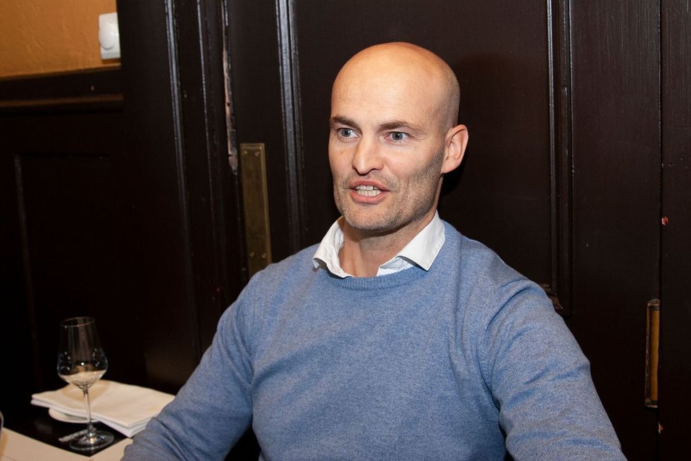 Aleksander Farstad krevde den innleide konsulenten for 400.000 kroner. Nå må selskapet hans selv punge ut. Bildet er fra da Digi snakket med Farstad i 2018.