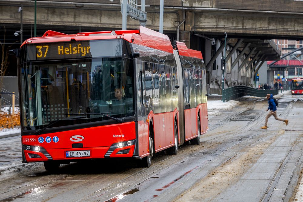 183 elektriske Solaris-busser ble satt i trafikk i Oslo sentrum etter at Unibuss droppet den planlagte leveransen av CRRC-busser gjennom Yes-EU.