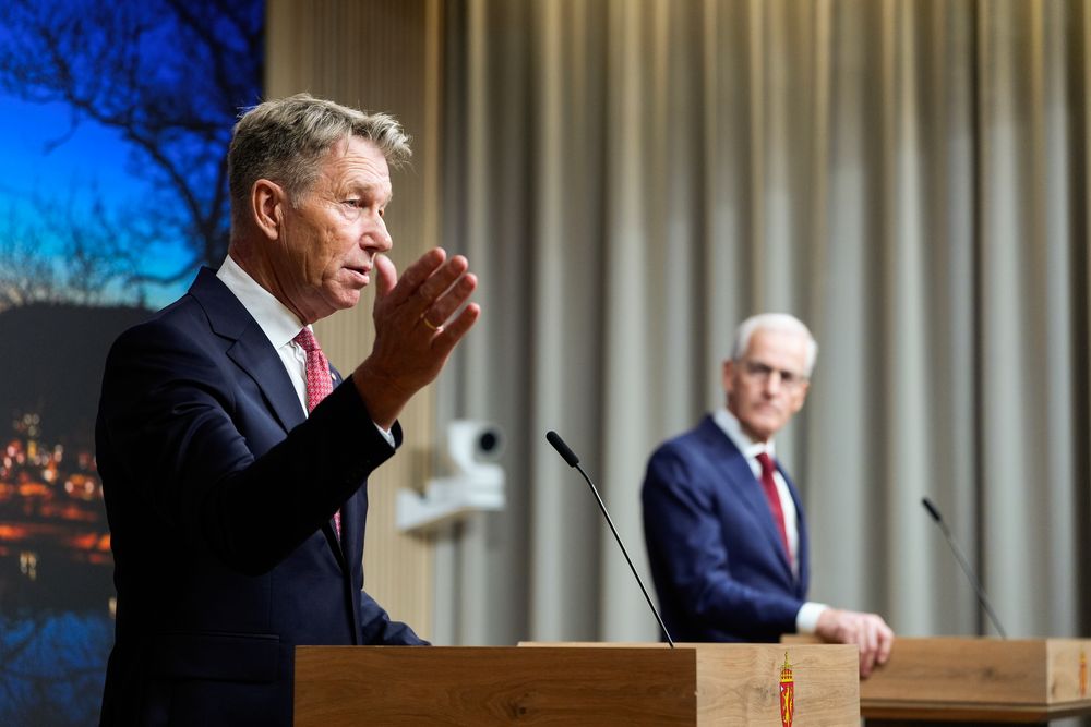 Regjeringen og energiminister Terje Aasland kommer med pengedryss til norske kommuner.