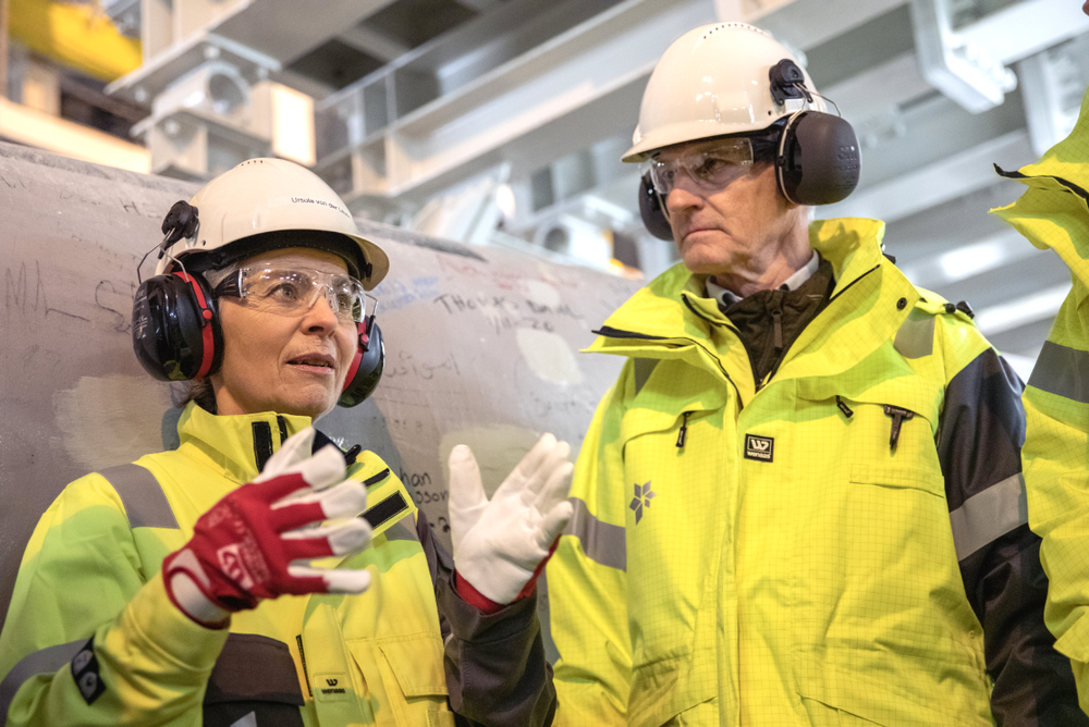 EU-kommisjonens president Ursula von der Leyen og statsminister Jonas Gahr Støre. EU importerer i dag flytende gass fra Hammerfest i Norge, men EU-kommisjonen ønsker at dette skal fases ut.