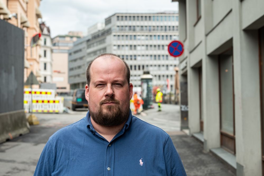Forbundssekretær Steffen Bjørkavåg Olsen i El og IT-forbundet mener noen arbeidskontrakter hos underleverandører til datasenterutbyggere har uholdbare klausuler.