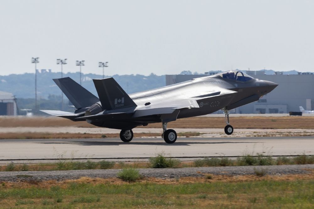 Det første CF-35A-flyet, som har konstruksjonsnummer AR-1, tar her av for første gang 23. september 2026. Flyet er det første av 88 som Canada i utgangspunktet har bestilt.